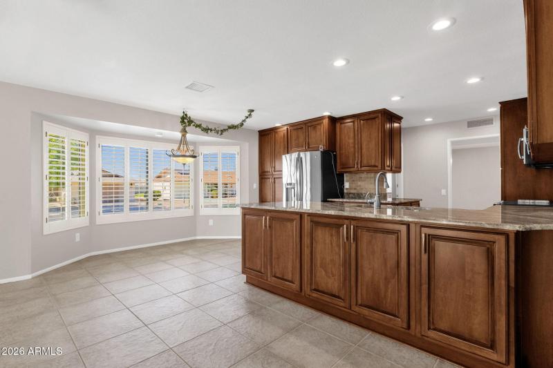 15-web-or-mls-19041-n-lakeforest-dr