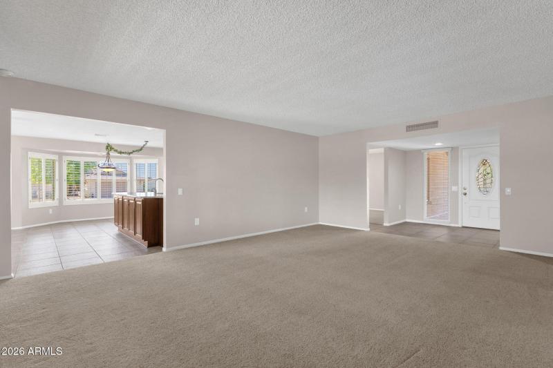 21-web-or-mls-19041-n-lakeforest-dr