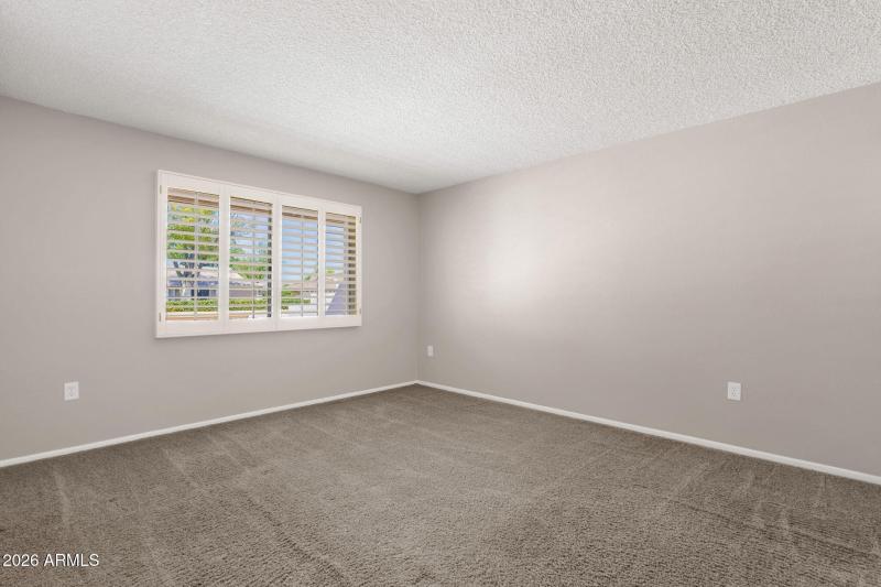 25-web-or-mls-19041-n-lakeforest-dr