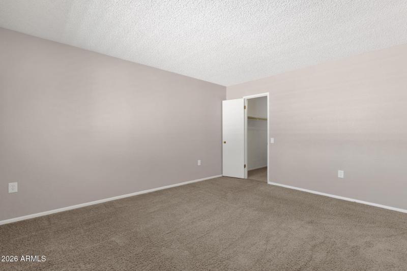 26-web-or-mls-19041-n-lakeforest-dr