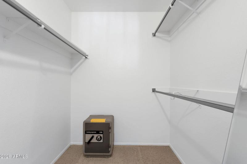 27-web-or-mls-19041-n-lakeforest-dr