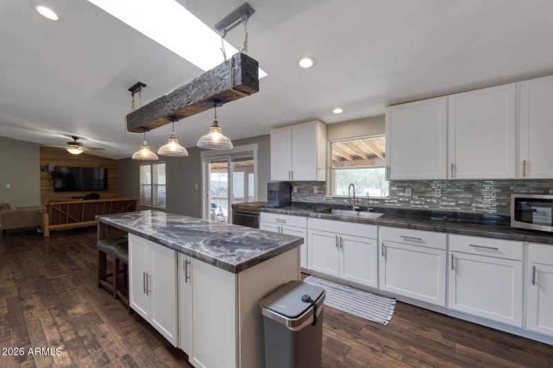 082261-1321 East Morris Lane