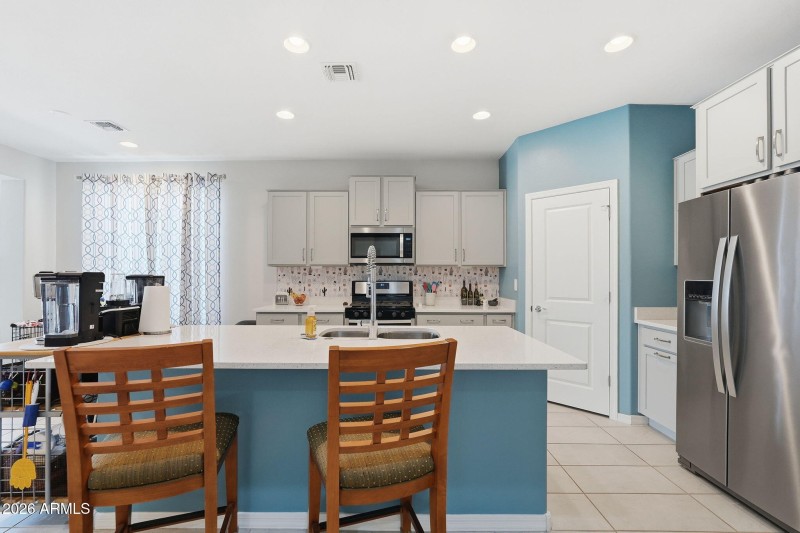 Spacious Kitchen w/ upgraded appliances