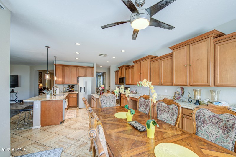 Eat-in Dining & Kitchen