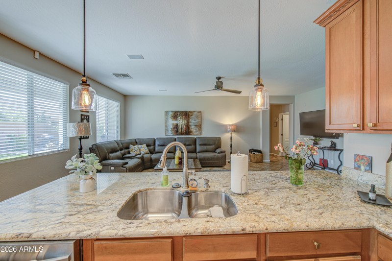 Kitchen Sink & Breakfast Bar