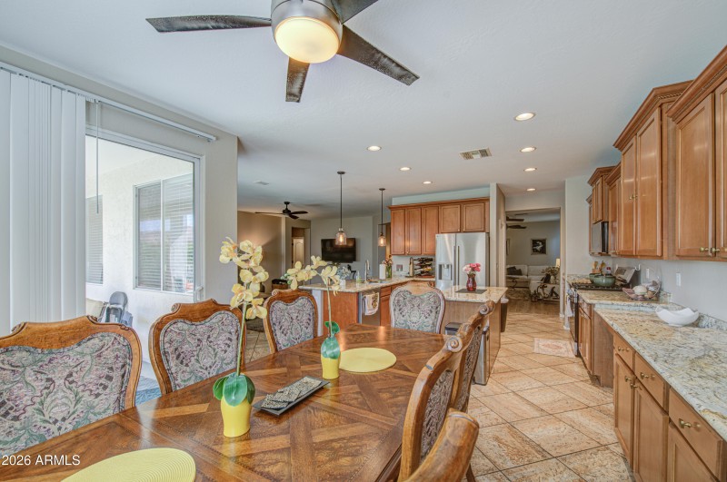 Eat-in Dining & Kitchen