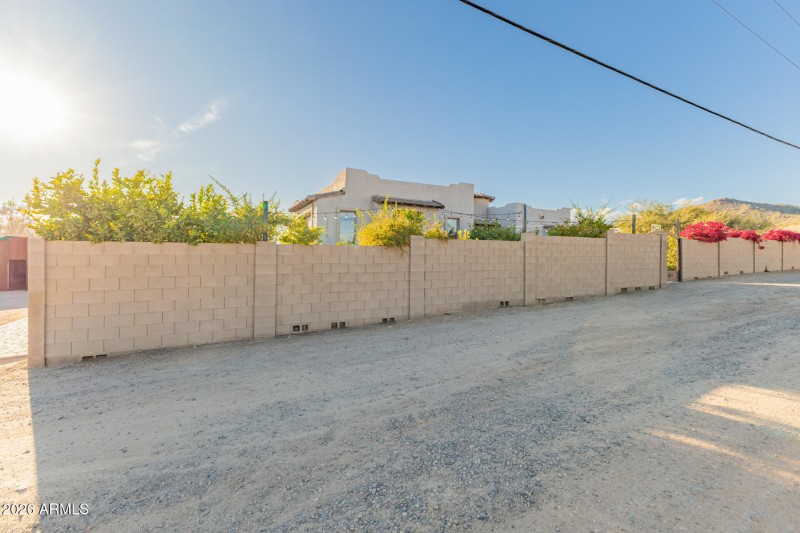 Privacy wall at entry