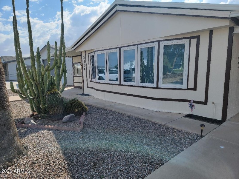 3704 front windows across front of home