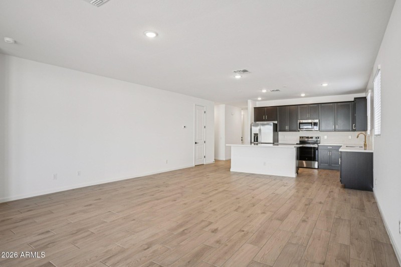 8-web-or-mls-W Camden Ave-S0703-008