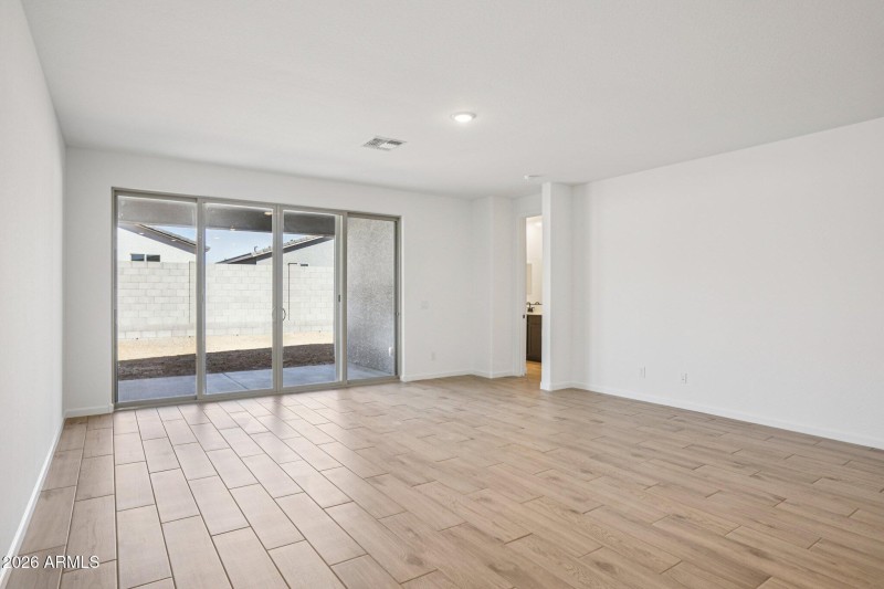 9-web-or-mls-W Camden Ave-S0703-009