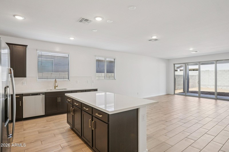 10-web-or-mls-W Camden Ave-S0703-010