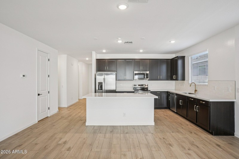 11-web-or-mls-W Camden Ave-S0703-011