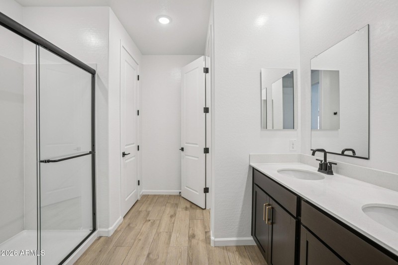 25-web-or-mls-W Camden Ave-S0703-025