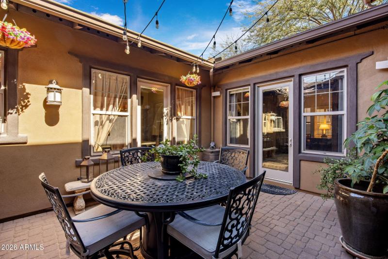 Courtyard w/multiple access points