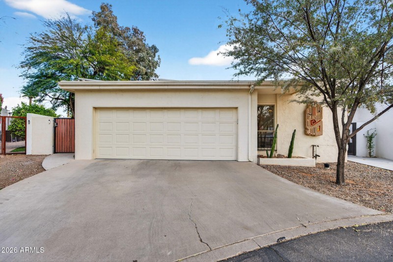 1-web-or-mls-04E Earll Dr