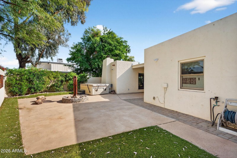 6-web-or-mls-20E Earll Dr