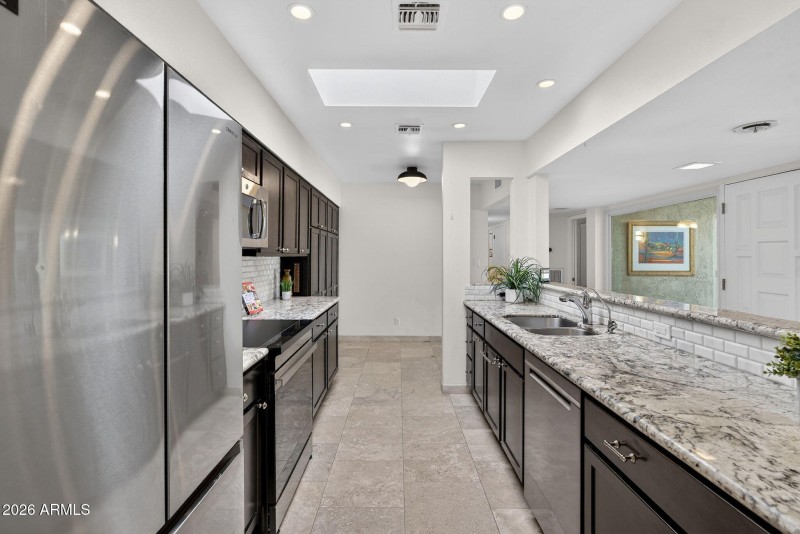 18-web-or-mls-30E Earll Dr