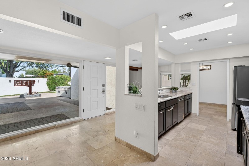 24-web-or-mls-37E Earll Dr