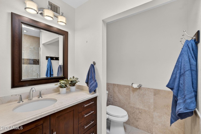 34-web-or-mls-49E Earll Dr