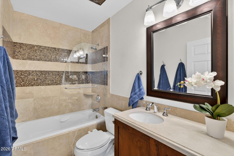 41-web-or-mls-55E Earll Dr