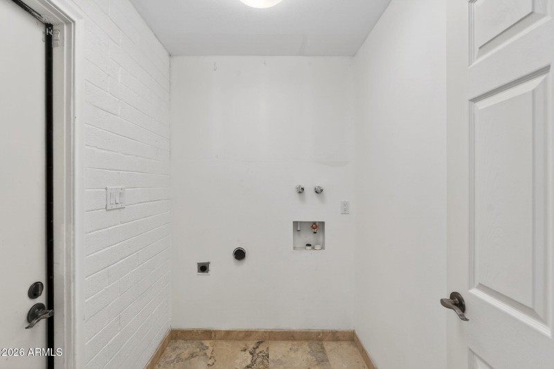 42-web-or-mls-51E Earll Dr