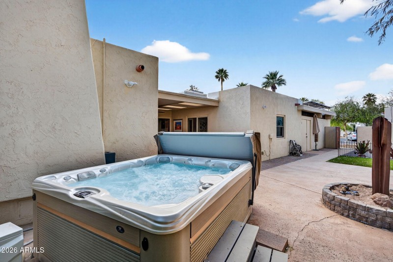 43-web-or-mls-02E Earll Dr