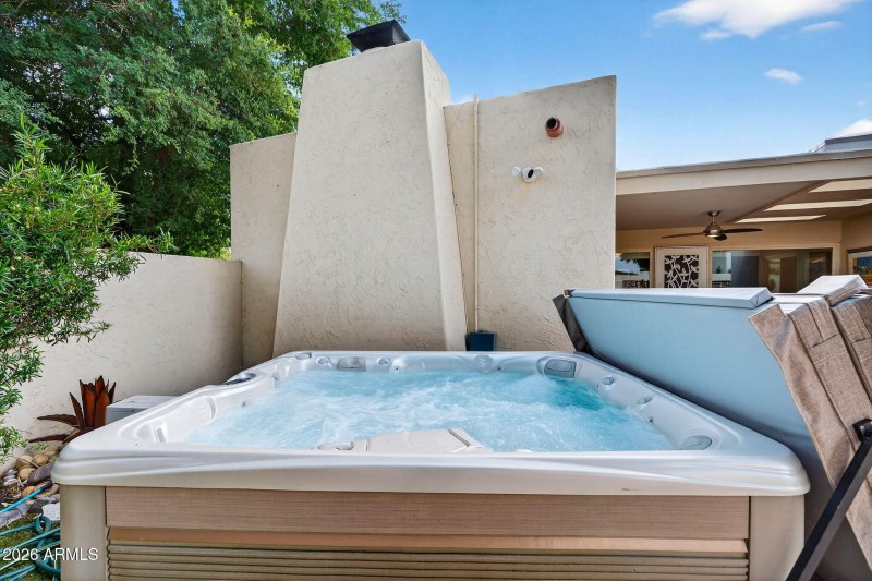 45-web-or-mls-01E Earll Dr