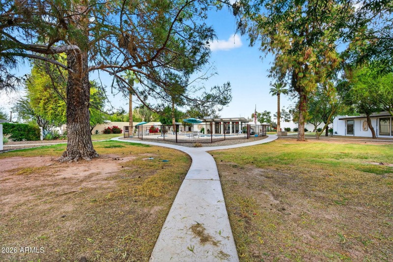 46-web-or-mls-08E Earll Dr