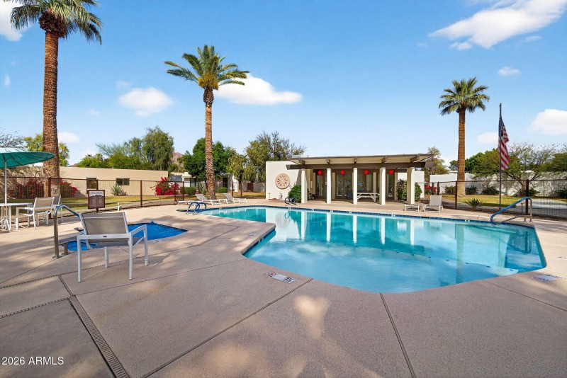 49-web-or-mls-15E Earll Dr