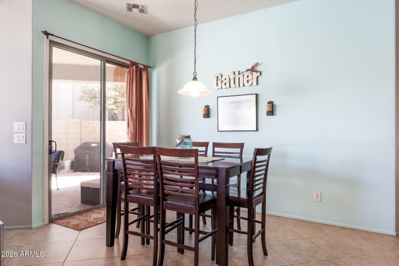 1328 E Palo Verde - Breakfast Nook