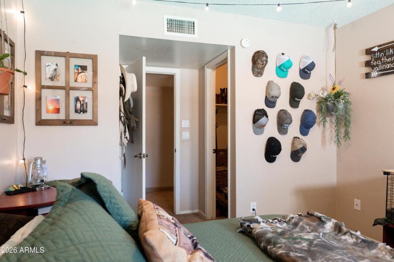 Bedroom 1/Walk in closet