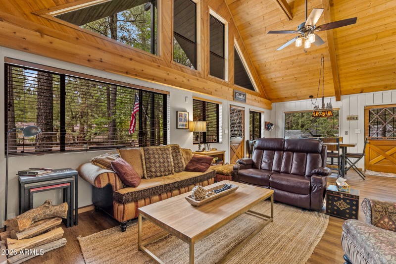 2025-10-12 16.16.56-1