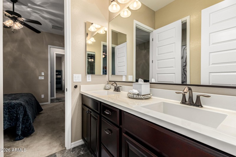 Jack ‘n Jill Bathroom (Bedroom 2 & 3)