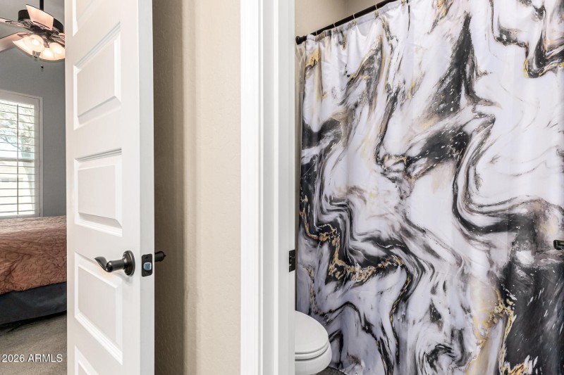 Jack ‘n Jill Bathroom (Bedroom 2 & 3)