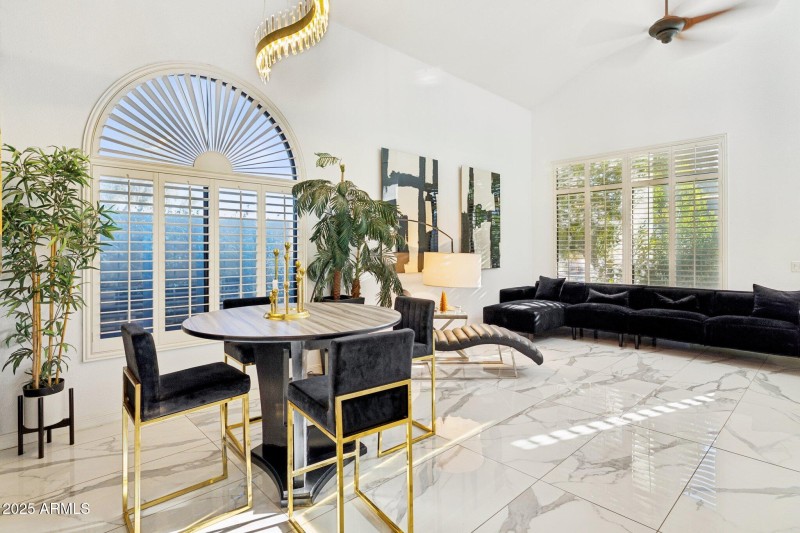 6-web-or-mls-4376-e-anderson-dr