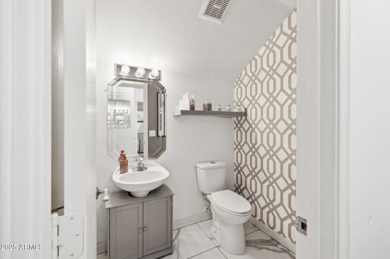 20-web-or-mls-4376-e-anderson-dr