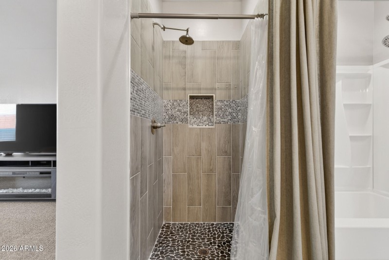 Master Walk In Shower