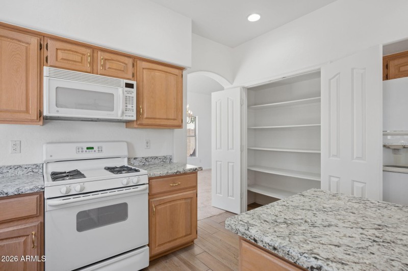 11-web-or-mls-4421-e-rocky-slope-dr