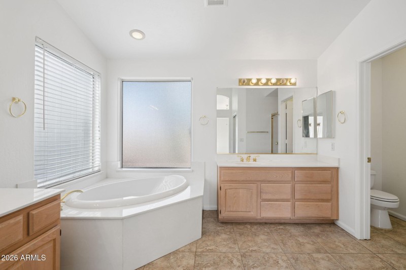 25-web-or-mls-4421-e-rocky-slope-dr