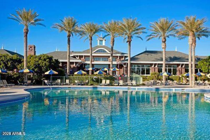 north lake club house & residence pool