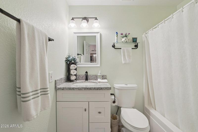 17-web-or-mls-W Kings Dr-S1003-017