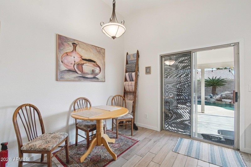 8-web-or-mls-W Kings Dr-S1003-008