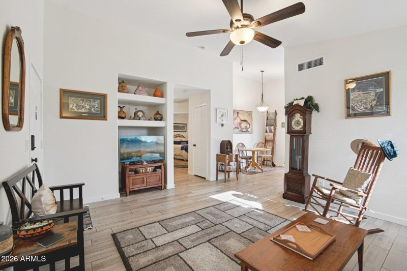 7-web-or-mls-W Kings Dr-S1003-007