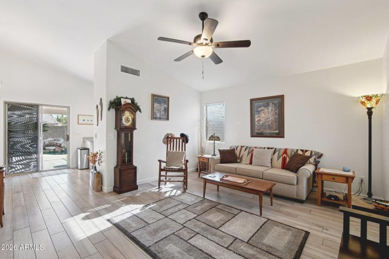 6-web-or-mls-W Kings Dr-S1003-006