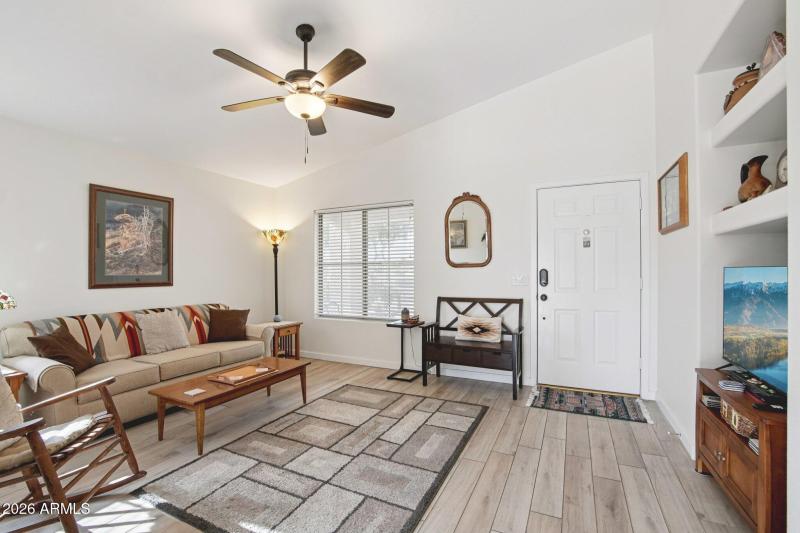 5-web-or-mls-W Kings Dr-S1003-005