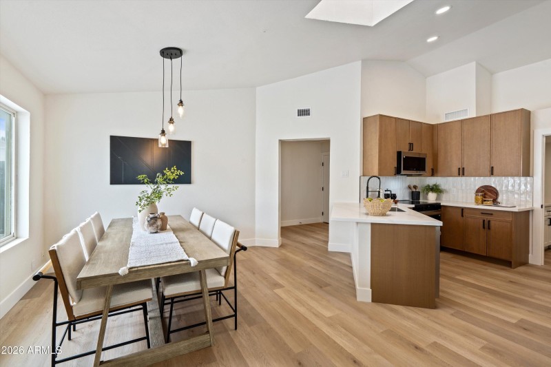 13-Dining to Kitchen