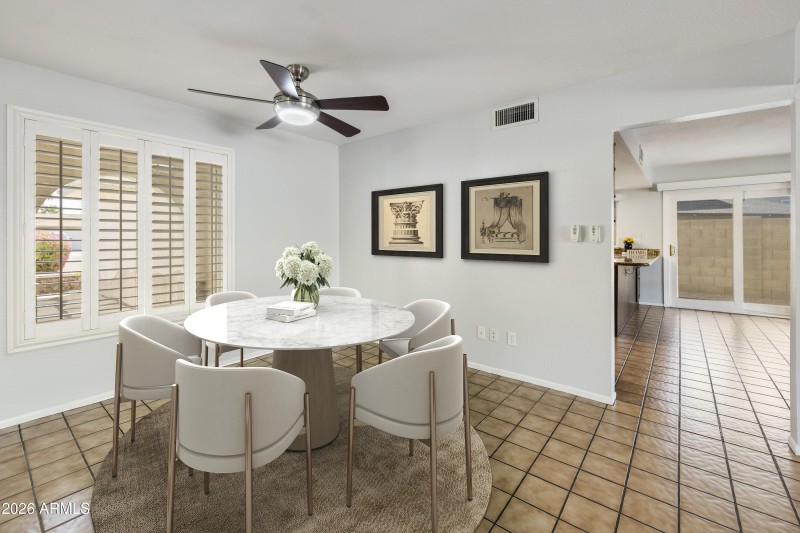 Dining room Virtually staged