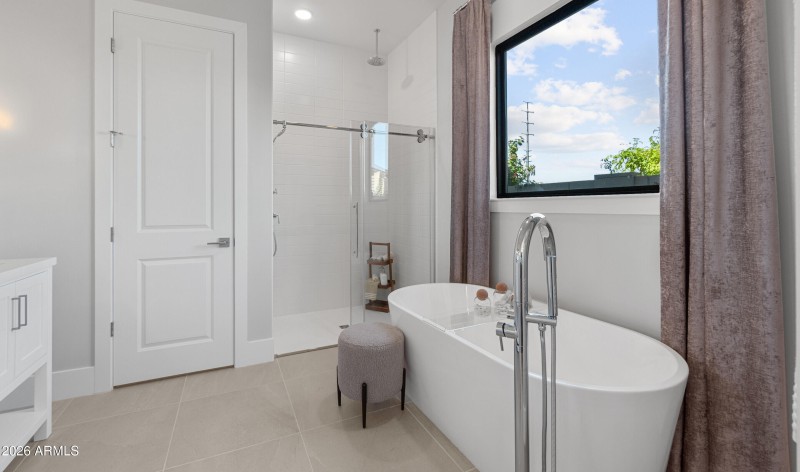 194226_Viviendo_Cork_Primary Bath_Loft_P