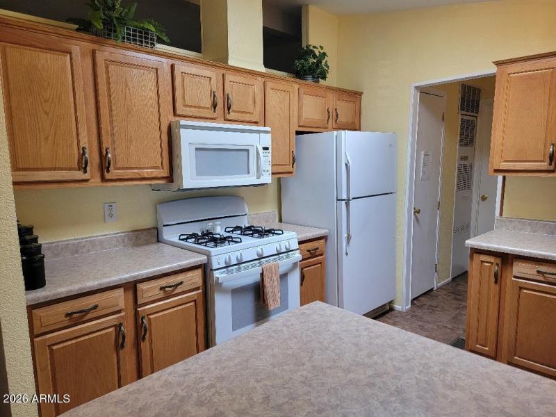 3731 kitchen with new gas stove