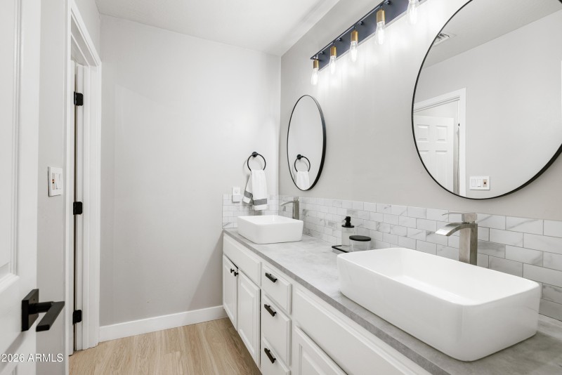 Guest_Bathroom_Photo_1